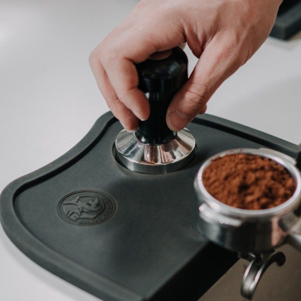 Rhino Kaffee Gear Tamper 53 Mm – Schwarz, Aus Eloxiertem Aluminium & Edelstahl, Ca. 500 G